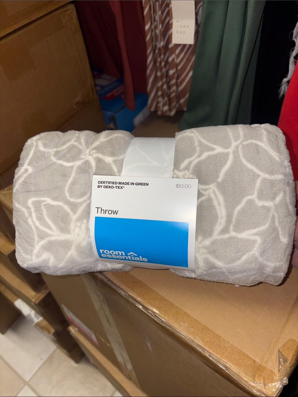 5/$10 Flower Room Essentials Gray and White Patterned Throw Blanket